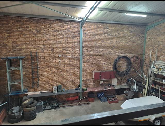 300M² WAREHOUSE FOR SALE IN SILVERTONDALE